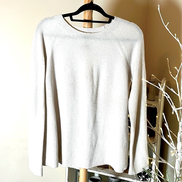 Vince L 100%Cashmere Light beige,slightly ribbed,wide hem,a little flowy So soft - Picture 1 of 5